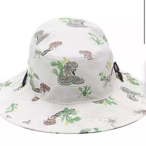 Vans BOONIE BUCKET HAT
COLOR - ANTIQUE WHITE
Desert Snake